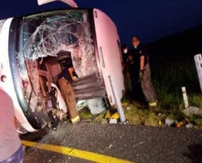 Hasta ahora son 18 las personas que murieron y varias han resultado heridas tras chocar en México un autobús en el que viajaban migrantes venezolanos según autoridades estatales.