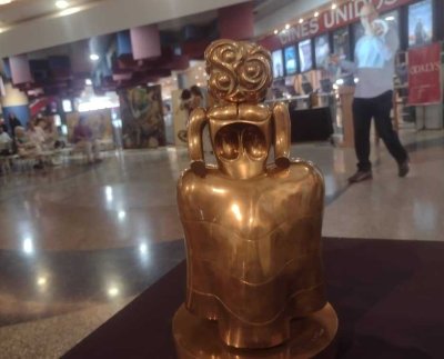 Odalys manifestó: "ha sido un trabajo duro de 40 años en el arte de mucho tropiezos y aciertos" y aqui estamos dando lo mejor de nosotros para continúar trabajando por el arte venezolano y del mundo.