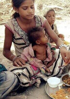 En 28 países viven 700 millones de personas y casi la mitad de ellos en extrema pobreza. La gente muy pobre está acostumbrada al abandono de sus propios gobiernos que suelen tener otras prioridades.