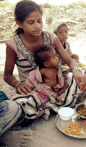 En 28 países viven 700 millones de personas y casi la mitad de ellos en extrema pobreza. La gente muy pobre está acostumbrada al abandono de sus propios gobiernos que suelen tener otras prioridades.