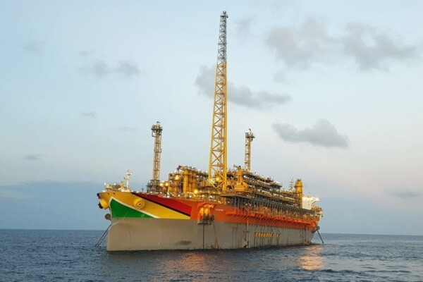El gobierno de Guyana confirmó nuevo hallazgo petrolero con alto potencial en aguas reclamadas por Venezuela en un momento de alta tensión.