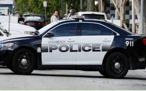 La niña fue vista por última vez con una camisa naranja con una imagen de Pokemon pantalones azul oscuro zapatos negros tipo Crocs y casco para bicicletas gris.