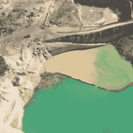 La minería de oro y minerales en y cerca de los ríos de los trópicos está degradando las vías fluviales en 49 países según un estudio dirigido por Dartmouth.