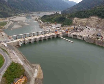 Ecuador tiene muchas opciones de energía renovable sobre todo eólica y geotérmica pero la hidroeléctrica es el componente más importante de sus futuros planes de desarrollo.