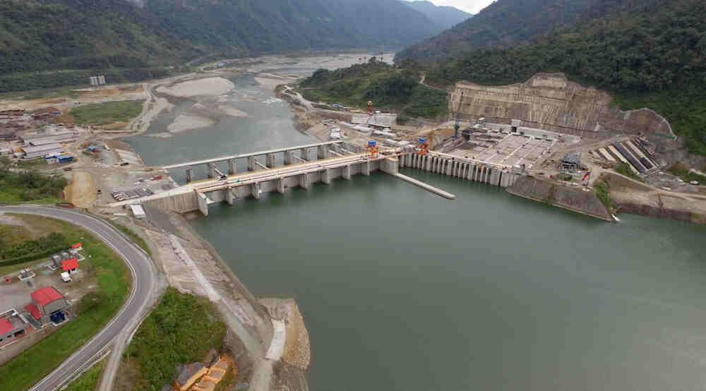 Ecuador tiene muchas opciones de energía renovable sobre todo eólica y geotérmica pero la hidroeléctrica es el componente más importante de sus futuros planes de desarrollo.