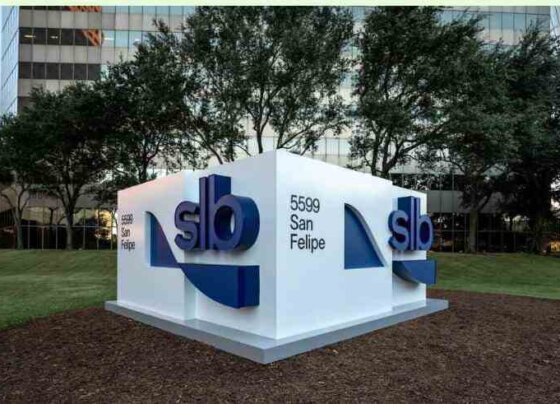 SLB, la mayor empresa de servicios petroleros, planea un rápido regreso a los campos de crudo venezolanos tras una relajación de las sanciones impuestas por Estados Unidos