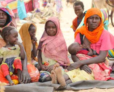 El conflicto que se extiende a casi todo el país ha destruido hospitales, escuelas y otra infraestructura básica, además de generar escasez de alimentos y el desplazamiento masivo de población.