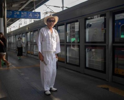 El gobierno de Corea del Sur tiene un programa dedicado a las personas de la tercera edad quienes no pagan pasaje y les sirve de distracción.