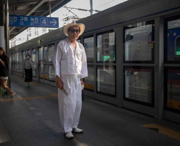 El gobierno de Corea del Sur tiene un programa dedicado a las personas de la tercera edad quienes no pagan pasaje y les sirve de distracción.