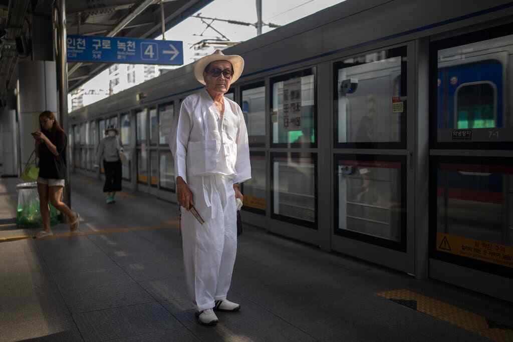 El gobierno de Corea del Sur tiene un programa dedicado a las personas de la tercera edad quienes no pagan pasaje y les sirve de distracción.