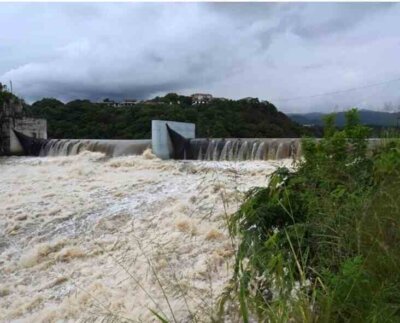 La tormenta tropical Pilar causó fuertes lluvias en Centroamérica en su lento desplazamiento desde el Pacífico, mientras los servicios meteorológicos vigilan la formación de otro ciclón tropical en el Caribe.