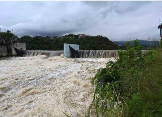 La tormenta tropical Pilar causó fuertes lluvias en Centroamérica en su lento desplazamiento desde el Pacífico, mientras los servicios meteorológicos vigilan la formación de otro ciclón tropical en el Caribe.