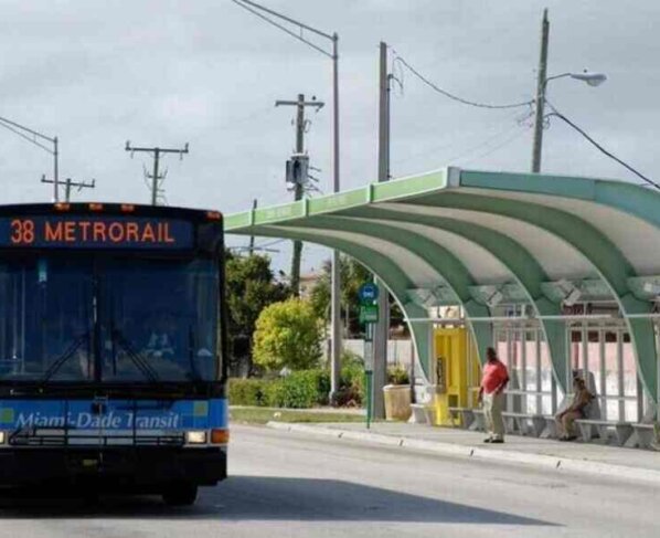 El Departamento de Transporte del Condado Miami-Dade está buscando nuevos empleados. Las autoridades del condado colgaron avisos en Facebook, para hacerle promoción al puesto de conductor de autobús