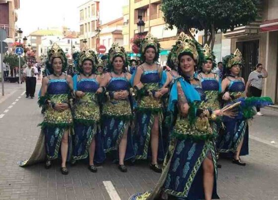 Las tradiciones agrupan multitudes fascinadas por usar un mismo atuendo a lo que Galindo ofrece su disertación.