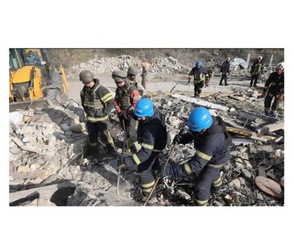 Al menos 51 personas murieron en un ataque de misiles ruso contra una aldea de la región de Járkov.