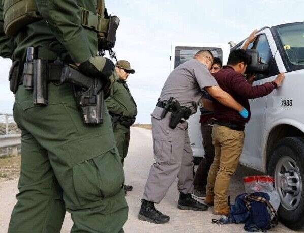 Las detenciones de migrantes por parte de las autoridades estadounidenses en la frontera sur aumentaron por tercer mes consecutivo, con más de 210 mil arrestos en septiembre.