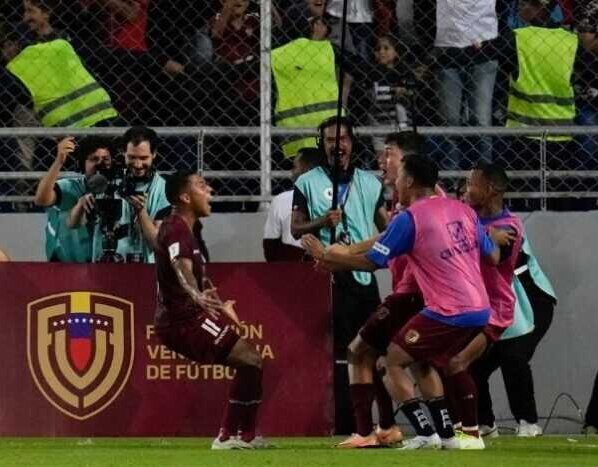 Yeferson Soteldo protagonizó la jornada de ensueño que despertó más la ilusión mundialista de una Venezuela que vapuleó el martes 3-0 a Chile
