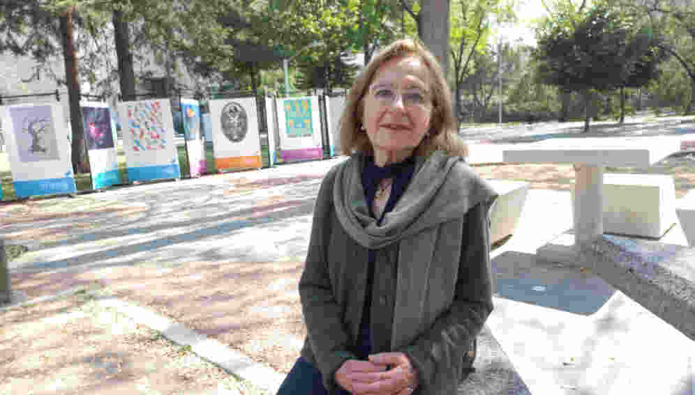 La física mexicana Ana María Cetto plantea que la región puede y debe rebelarse ante la privatización de la ciencia y apostar por iniciativas que pongan a la ciencia y sus resultados accesibles a todo público.