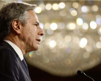 Según funcionarios palestinos, más de 10.000 palestinos han muerto, incluidos más de 4.000 niños, mientras Israel intensifica sus operaciones terrestres y ataques aéreos en Gaza.