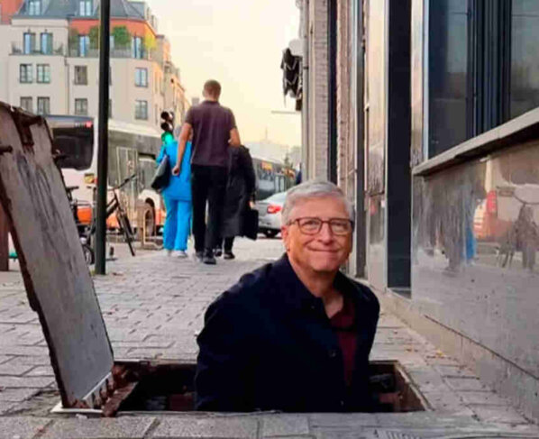 La aventura por las alcantarillas de Bruselas ha permitido a Bill Gates visitar el museo que alojan en su interior y conocer de primera mano el trabajo de vigilancia del agua que se hace desde estas instalaciones
