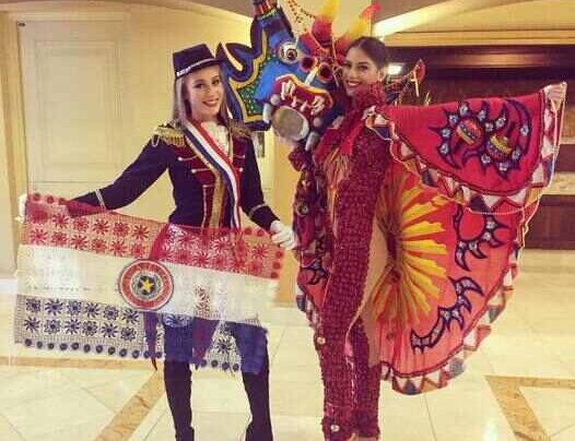 Débora Medina impactó en Las Vegas con la elección de un traje típico inspirado en los Diablos Danzantes de Yare, cumpliendo así con las exigencias del concurso y siguiendo los pasos de otras misses venezolanas.