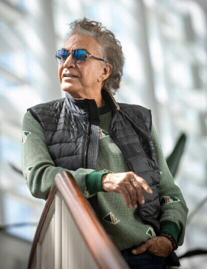Rodríguez deleitará a sus fanáticos con un espectáculo inolvidable presentado en un formato sinfónico inmersivo y estará acompañado por la Sinfónica del Doral, dirigida por Carolina de León.