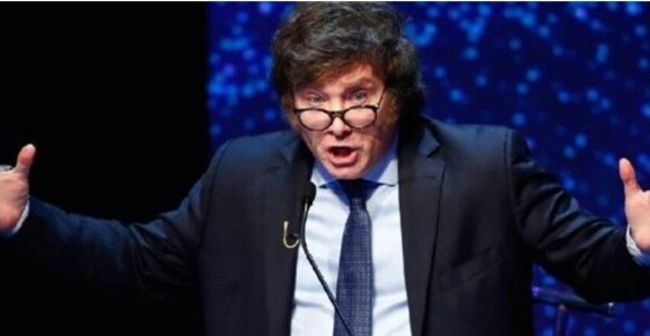 Milei respondió a Maduro y lo calificó de empobrecedor. Maduro calificó a Milei como un error fatal en la historia de Argentina.