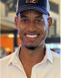 Las autoridades venezolanas detuvieron a un empresario oriundo de California, de 38 años. Su familia dice que les exigen el pago de decenas de miles de dólares para liberarlo.