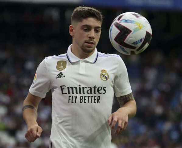 "El Real Madrid y Valverde han acordado la ampliación del contrato del jugador, que queda vinculado al club hasta el 30 de junio de 2029", anunció el Real Madrid en un comunicado.