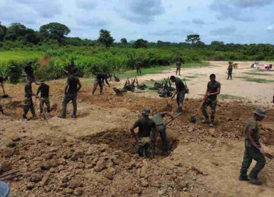 La Fuerza Armada Nacional Bolivariana (FANB), inició trabajos de adecuación y construcción de una escuela, un ambulatorio y una cancha de entrenamiento, en la línea de facto de la República de Guyana