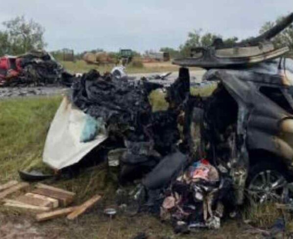 Ocho personas murieron cuando la Policía perseguía a un conductor, sospechoso de contrabandear a migrantes, quien chocó con un vehículo que circulaba en dirección contraria en una autopista del sur de Texas.