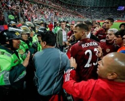 El gobierno nacional rechazó agresiones sufridas por la selección de fútbol venezolana por parte de la Policía Nacional del Perú.