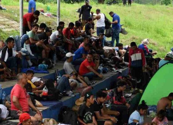 Los organizadores dijeron que el primer grupo había aumentado a unas 7.000 personas, mientras que el gobierno del estado de Chiapas dijo que estimaba el grupo en 3.500 personas.