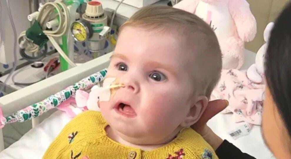 Un juez británico expresó su profunda preocupación por las tácticas de los padres de una bebé con una enfermedad terminal al negarse a permitir que la llevaran a casa desde el hospital para que muriera.