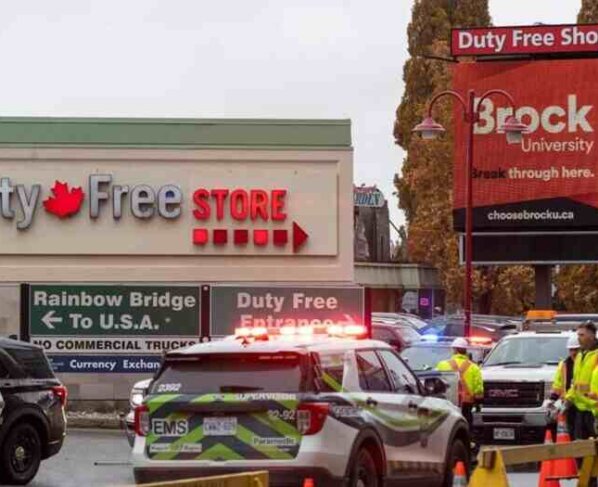 Dos personas que se hallaban al interior del vehículo que explotó murieron y un oficial de la patrulla fronteriza habría resultado herido, de acuerdo a información publicada por la cadena Fox News.