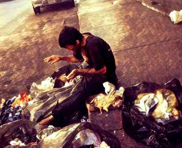 ¿ Es que se puede llamar economía el de una nación donde más de 5 millones de trabajadores obtienen nominalmente por su trabajo un salario de 5 dólares mensuales y que en términos reales con una execrable figura llamada bonos no llega a los 13 dólares U.S mensuales ?