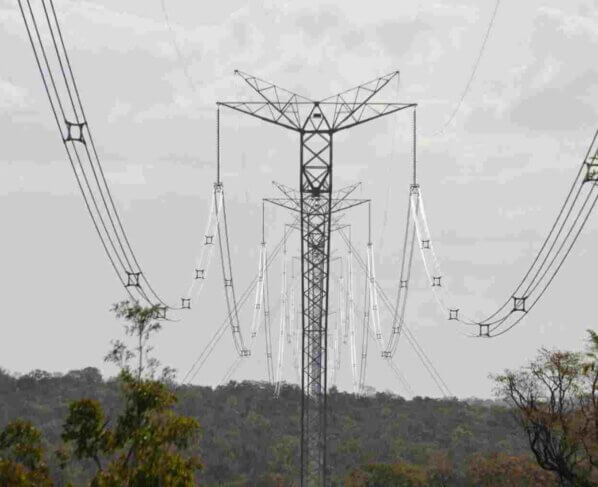 La manifestación más evidente de la falta de incorporación de los conceptos de sostenibilidad al desarrollo de infraestructura es la persistencia de elevadas tasas de deforestación