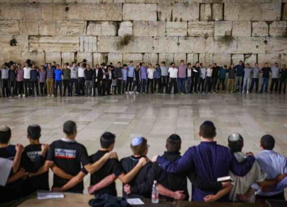 Tropas encontraron túneles terroristas cerca de un parque de diversiones, lanzadores de cohetes en una escuela; Hombres armados de Hamás se escondieron en una mezquita.