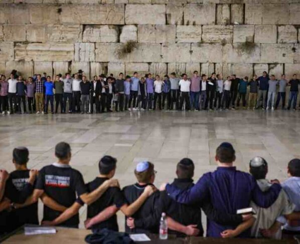 Tropas encontraron túneles terroristas cerca de un parque de diversiones, lanzadores de cohetes en una escuela; Hombres armados de Hamás se escondieron en una mezquita.