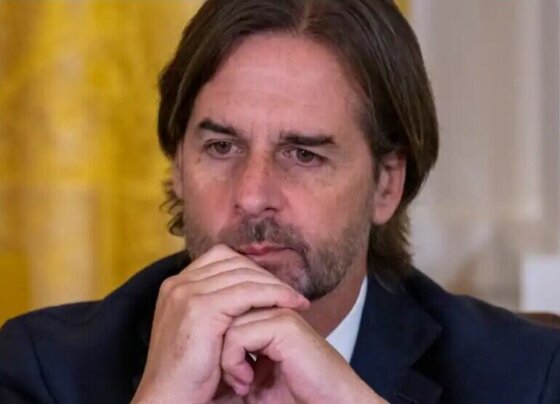 El presidente de Uruguay, Luis Lacalle Pou aceptó la renuncia del ministro del Interior, Luis Alberto Heber, de su segundo al mando en el ministerio y de un asesor presidencial.