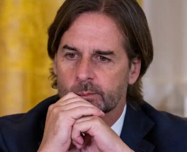 El presidente de Uruguay, Luis Lacalle Pou aceptó la renuncia del ministro del Interior, Luis Alberto Heber, de su segundo al mando en el ministerio y de un asesor presidencial.