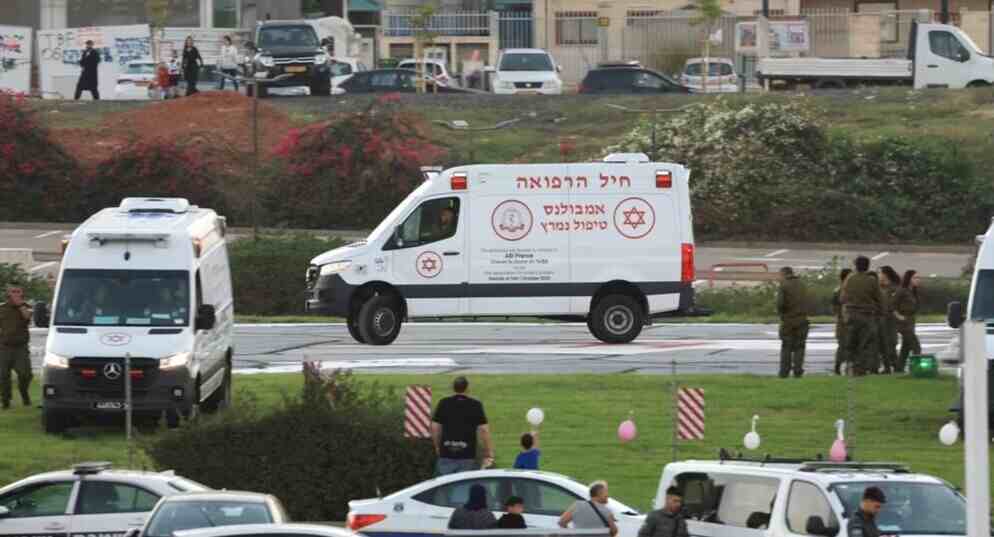 Un grupo de rehenes israelíes en Gaza han sido transferidos a la Cruz Roja, de camino al cruce fronterizo con Egipto, informó Reuters citando canales de televisión israelíes.