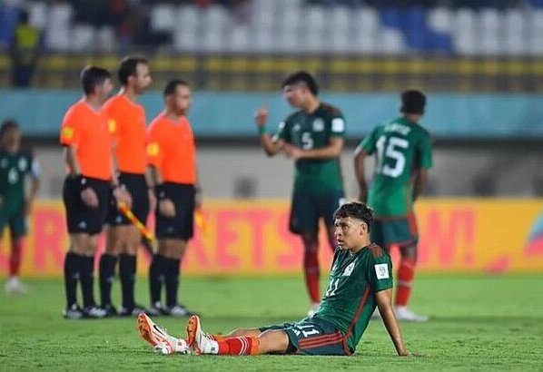 El combinado mexicano jugó con un jugador más desde el minuto 39 pero no pudo sacar rédito a esta ventaja numérica y acabó igualando a dos.