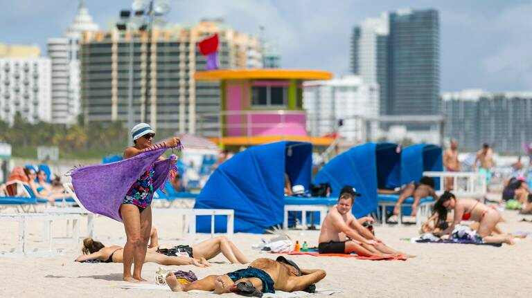 La semana laboral empezó esta semana con temperaturas cercanas al récord de calor en horas de la tarde en la ciudad de Miami, Estados Unidos.