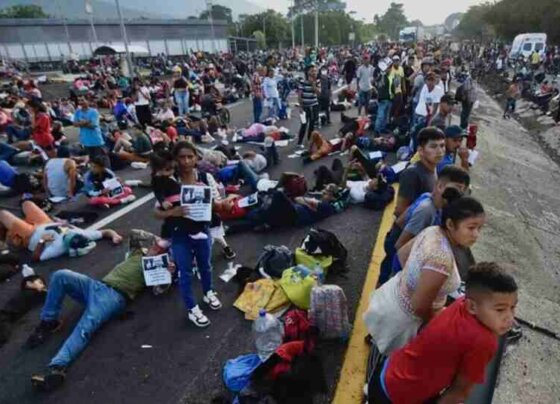 Los migrantes levantaron el bloqueo que mantuvieron por más de 30 horas en la principal aduana del sur de México.