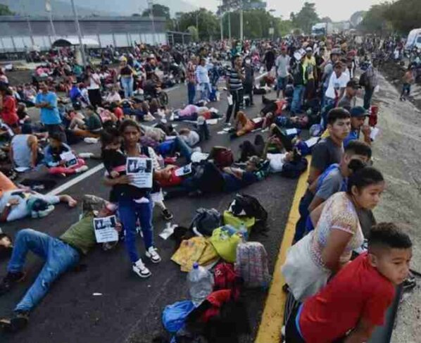 Los migrantes levantaron el bloqueo que mantuvieron por más de 30 horas en la principal aduana del sur de México.