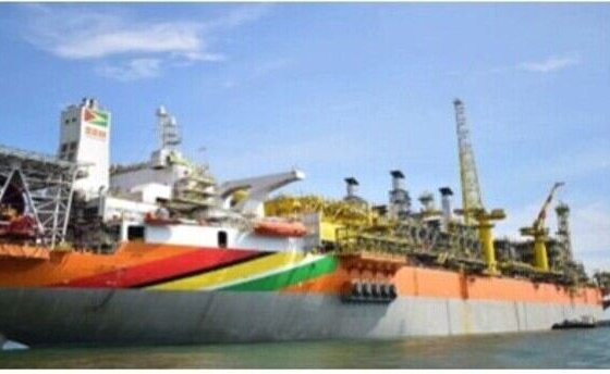 El descubrimiento tiene un total de 35 metros (114 pies) de zona productiva neta y fue descubierto con la ayuda de la plataforma de perforación semisumergible Noble Discoverer de NobleCorp