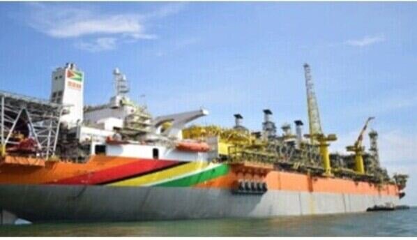 El descubrimiento tiene un total de 35 metros (114 pies) de zona productiva neta y fue descubierto con la ayuda de la plataforma de perforación semisumergible Noble Discoverer de NobleCorp