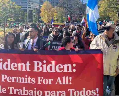 El DACA, el parole humanitario o el TPS para los indocumentados es lo que piden los cientos de manifestantes que se dirigieron a la Casa Blanca, en Washington DC, Estados Unidos.