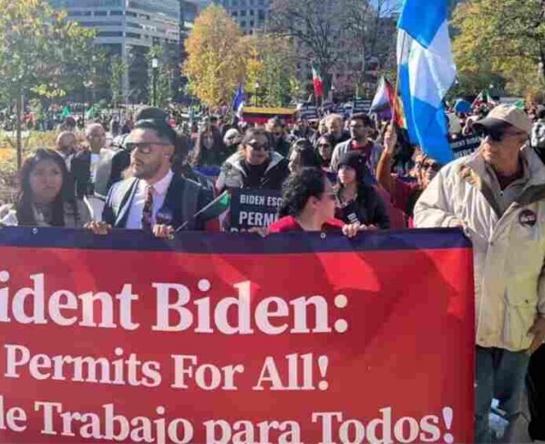 El DACA, el parole humanitario o el TPS para los indocumentados es lo que piden los cientos de manifestantes que se dirigieron a la Casa Blanca, en Washington DC, Estados Unidos.
